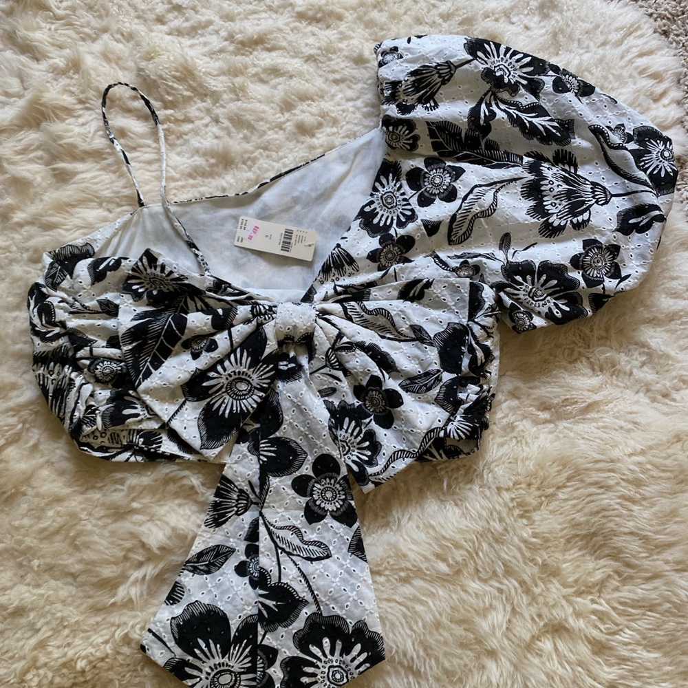 NWT Maeve Anthropologie Black and White Bow One-Shoulder Blouse w Puffed Sleeves